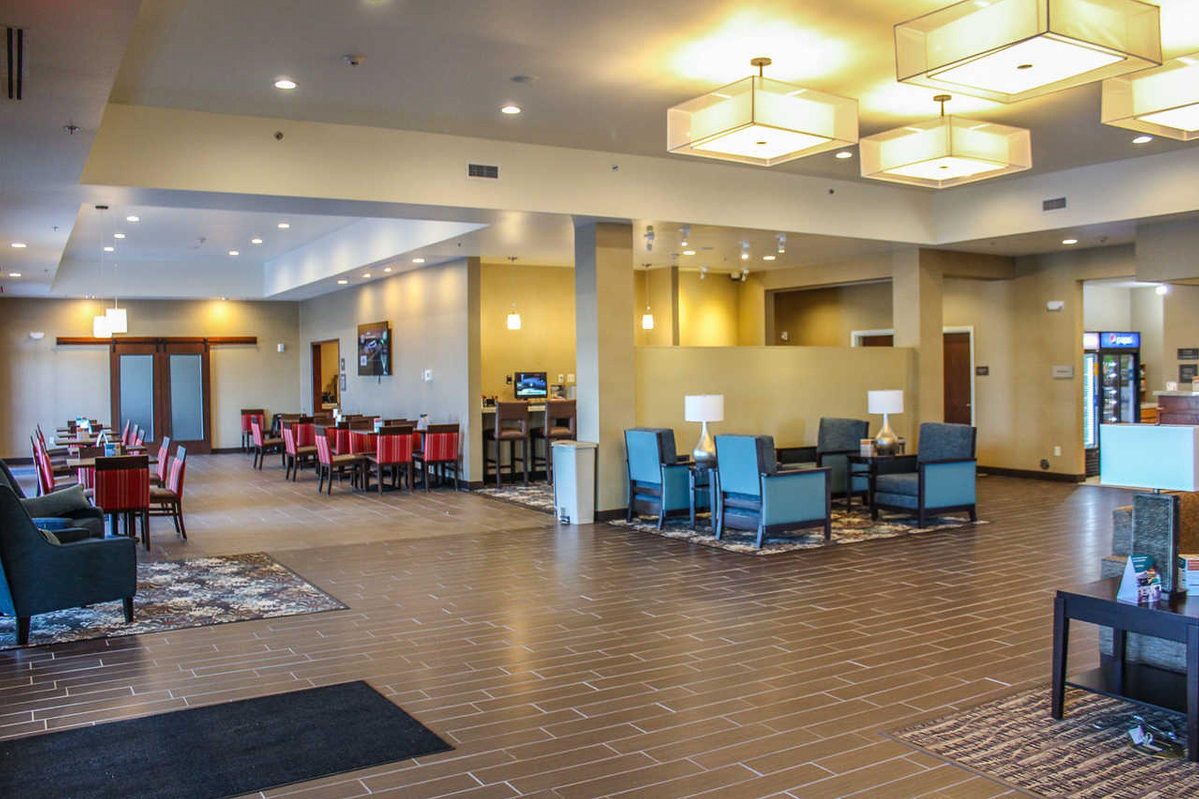 Comfort Suites University Brookings Exterior photo