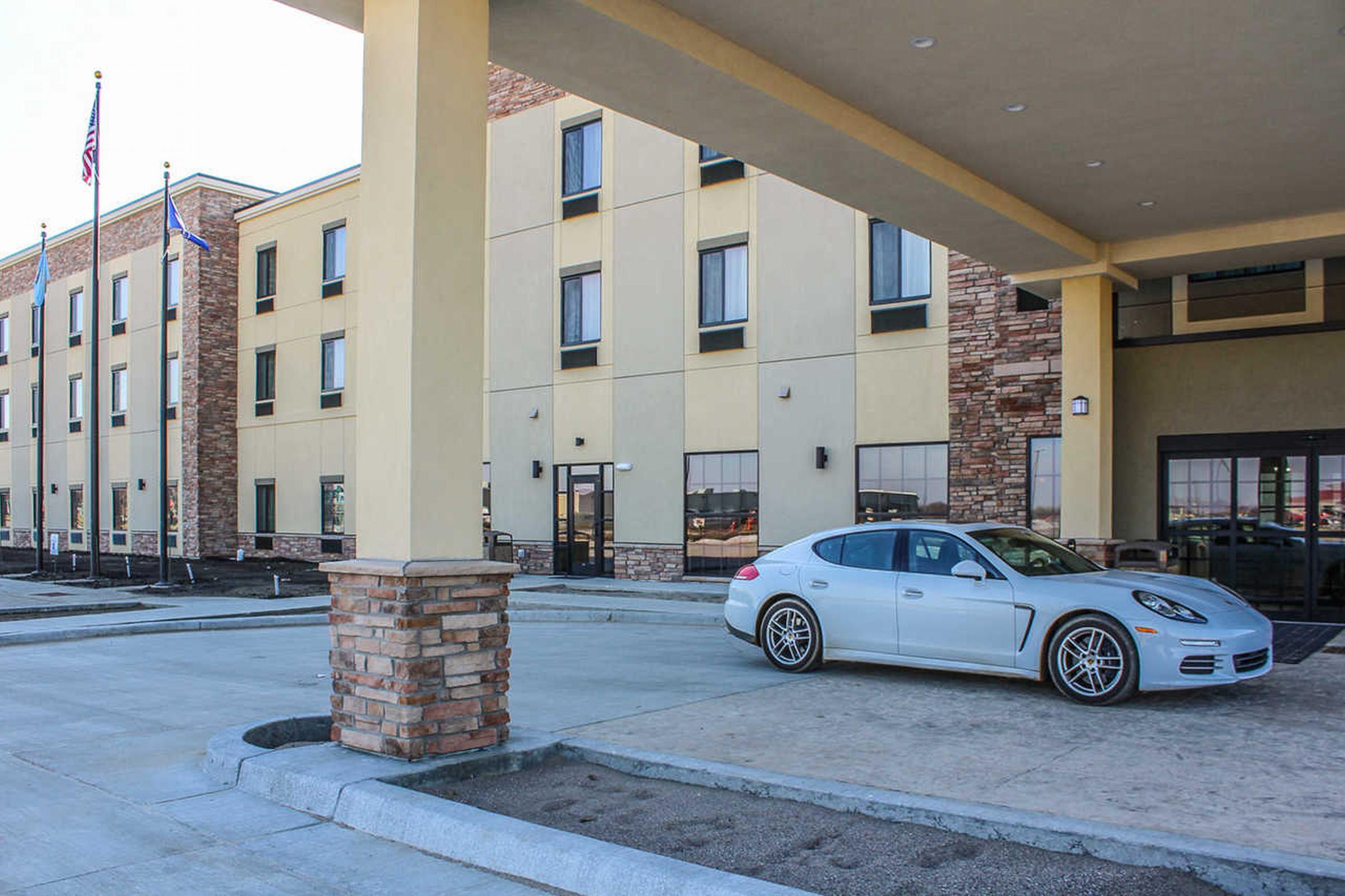 Comfort Suites University Brookings Exterior photo
