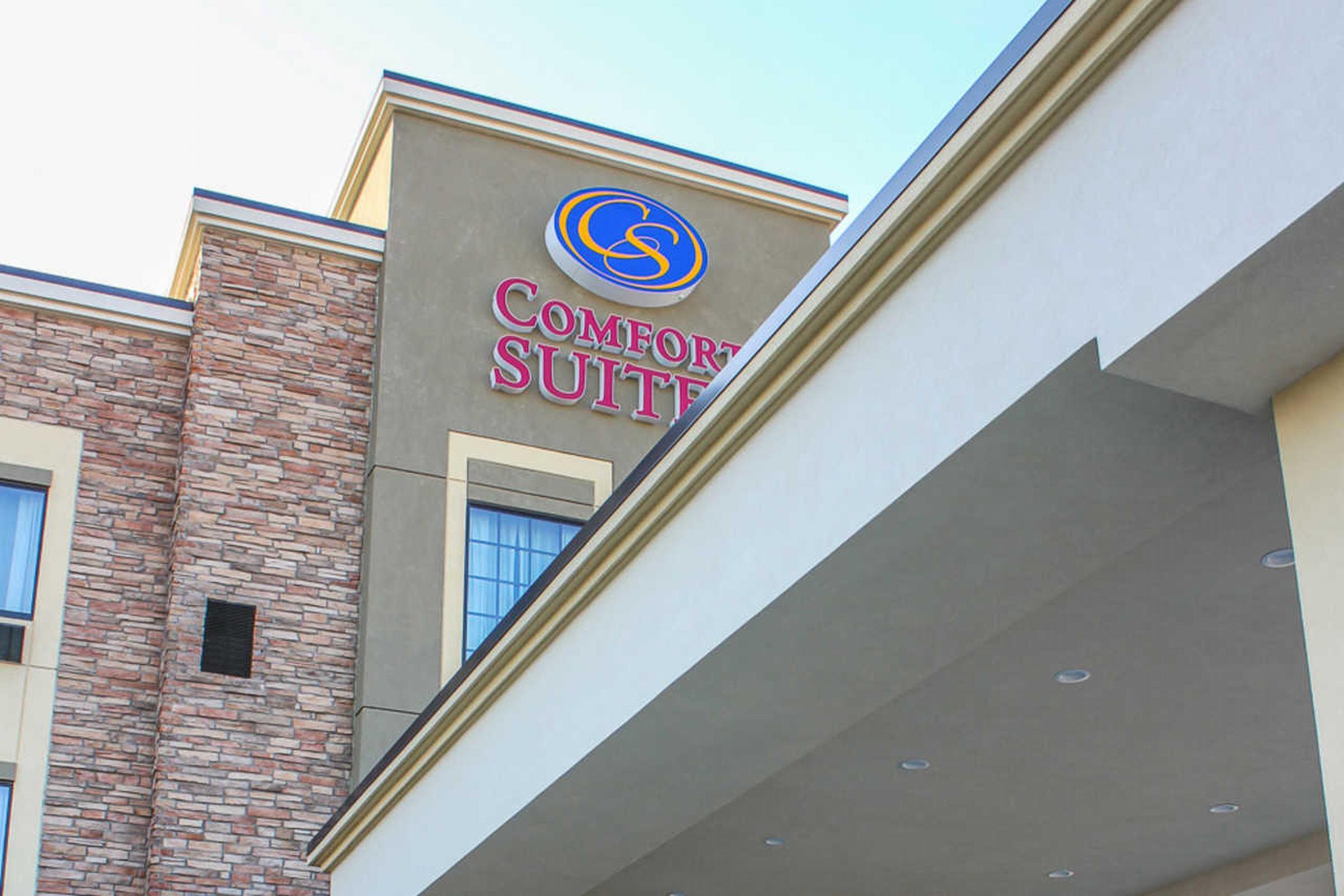 Comfort Suites University Brookings Exterior photo