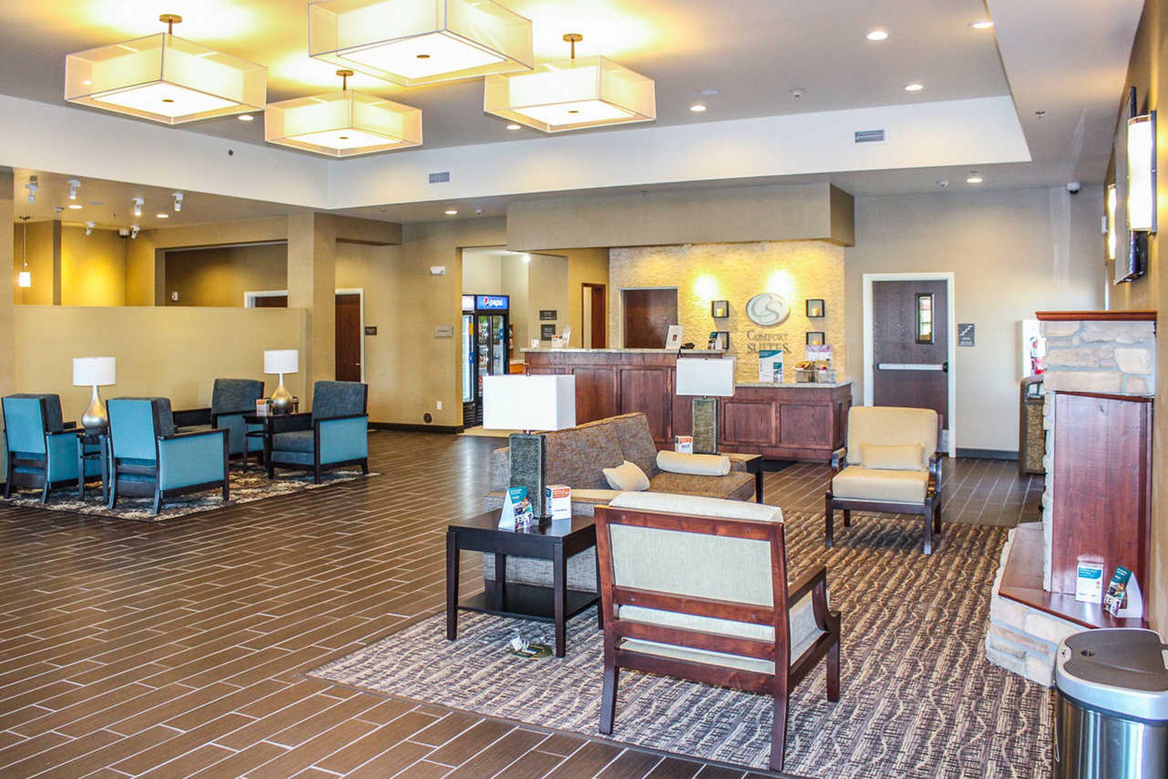 Comfort Suites University Brookings Exterior photo