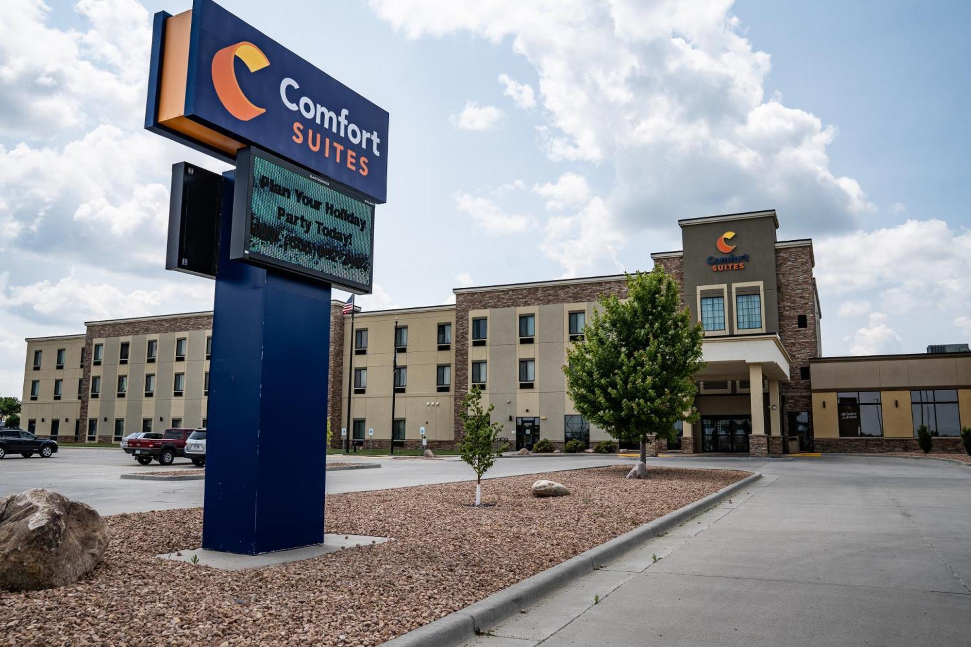 Comfort Suites University Brookings Exterior photo