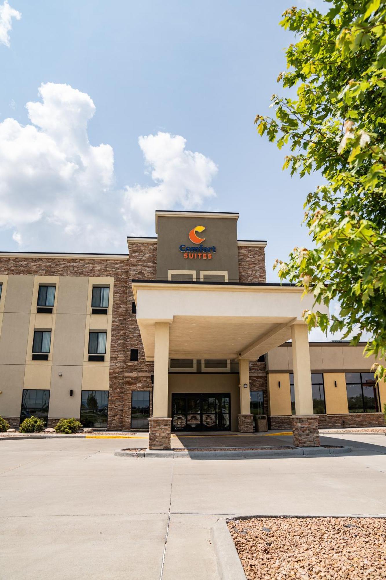 Comfort Suites University Brookings Exterior photo
