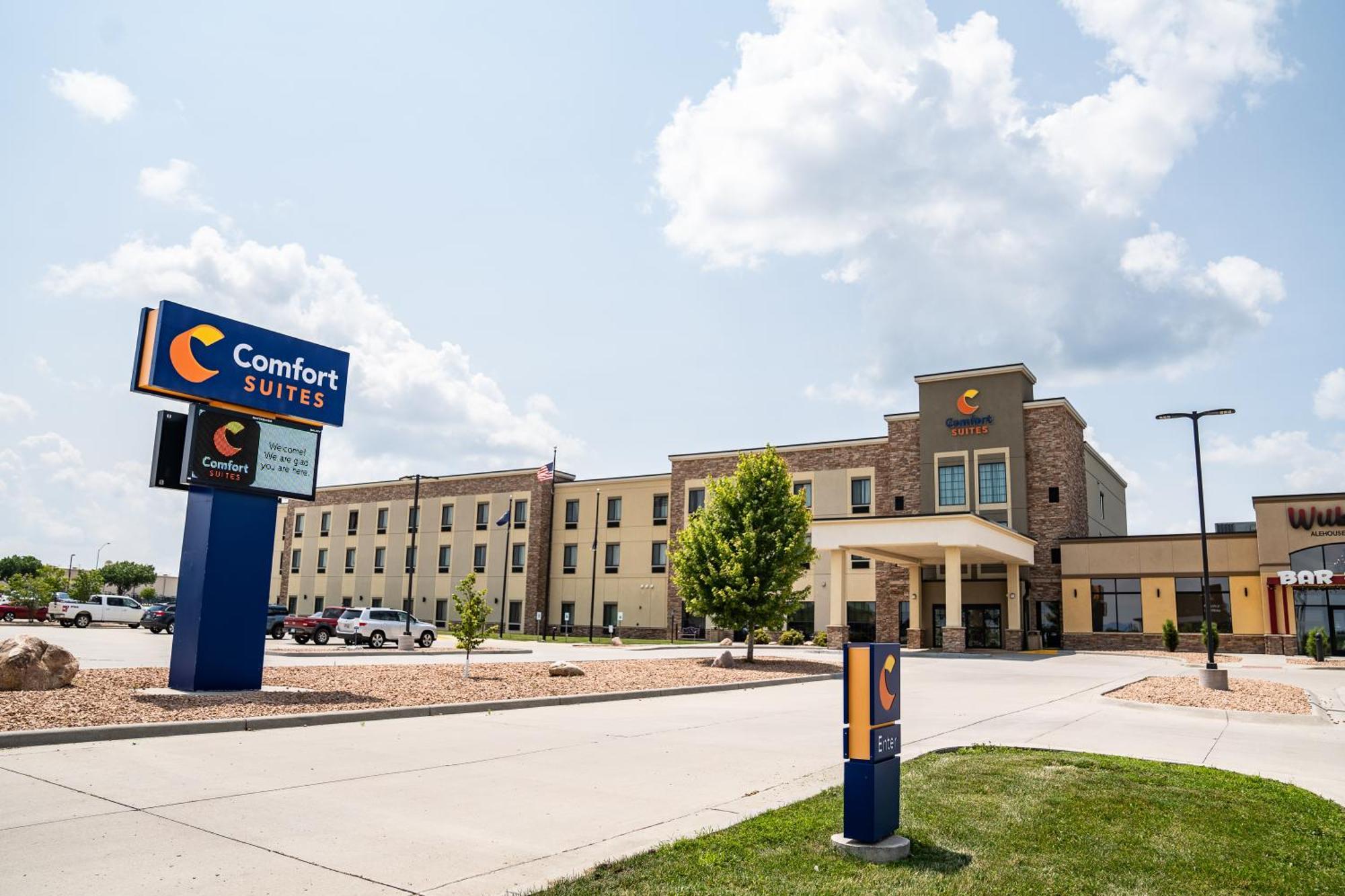 Comfort Suites University Brookings Exterior photo