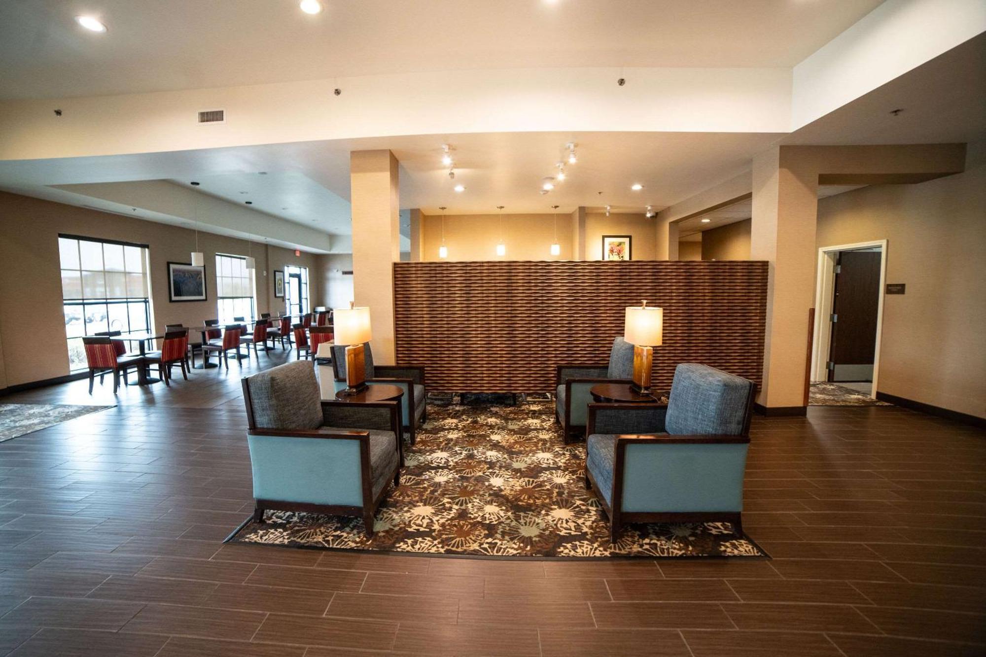 Comfort Suites University Brookings Exterior photo