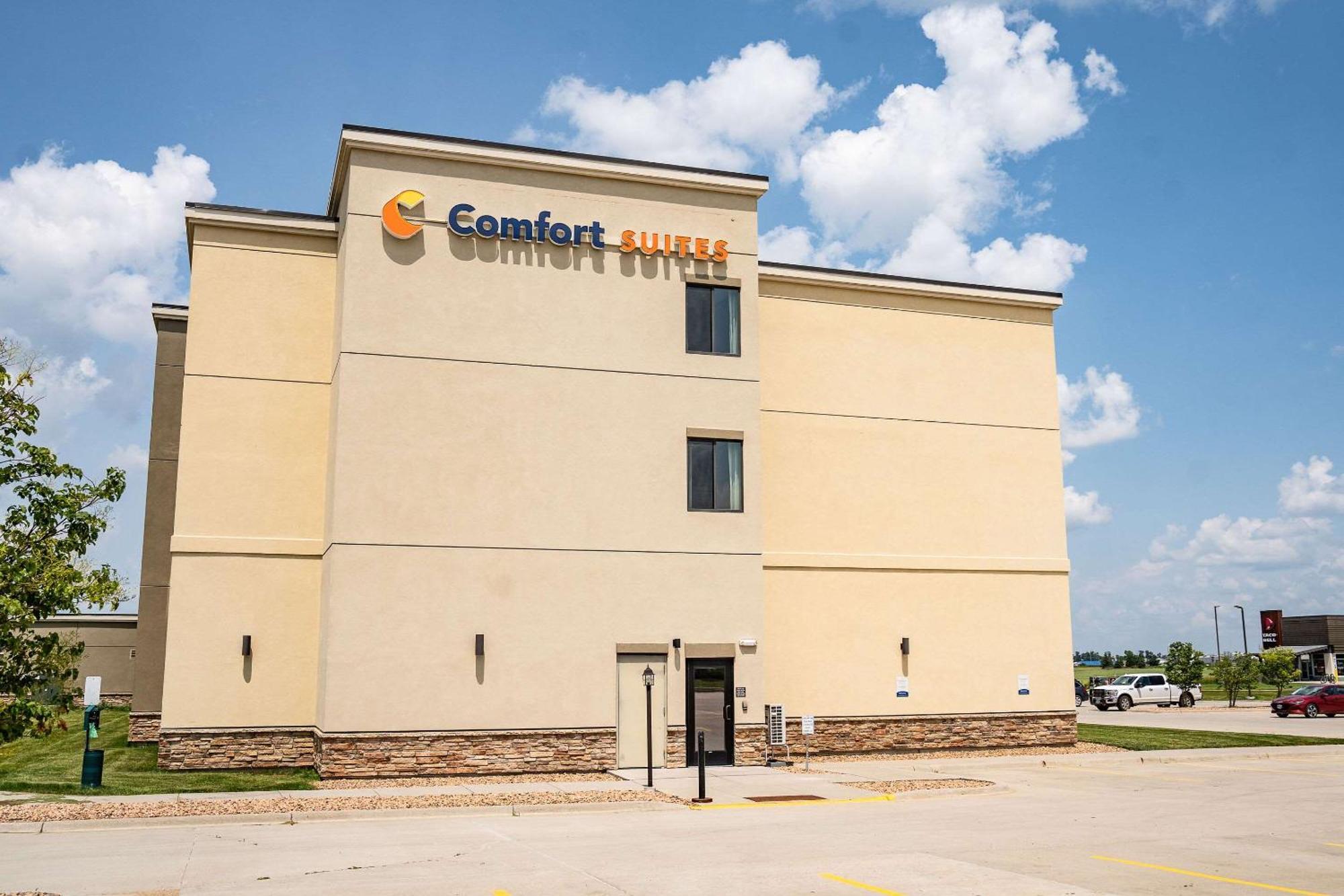 Comfort Suites University Brookings Exterior photo