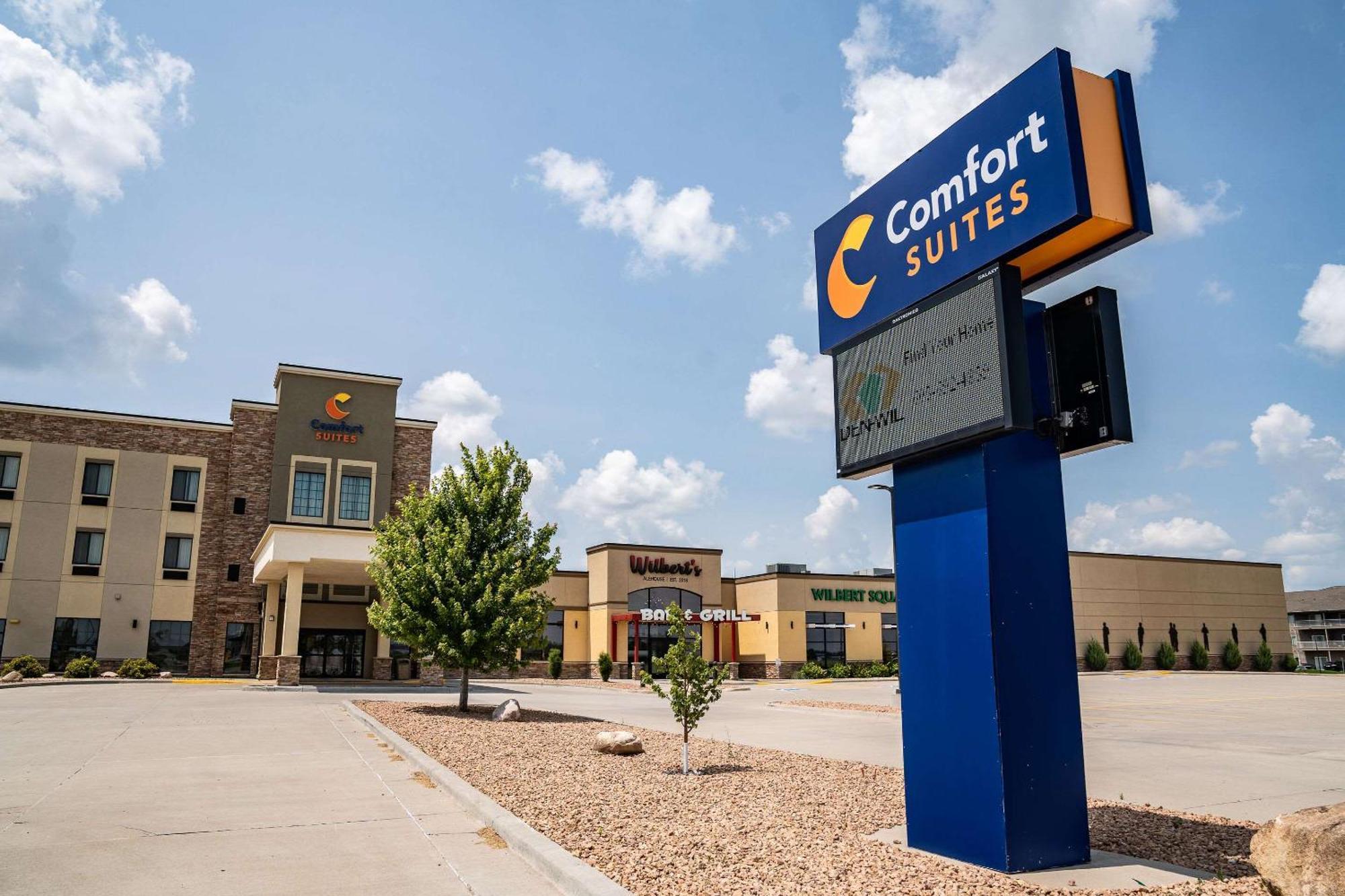 Comfort Suites University Brookings Exterior photo